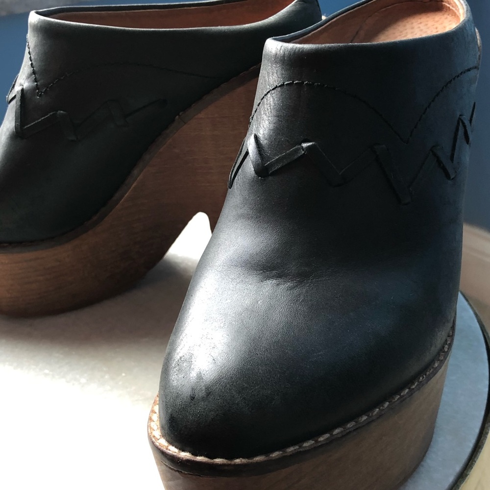 Free People gorgeous leather and wood clog